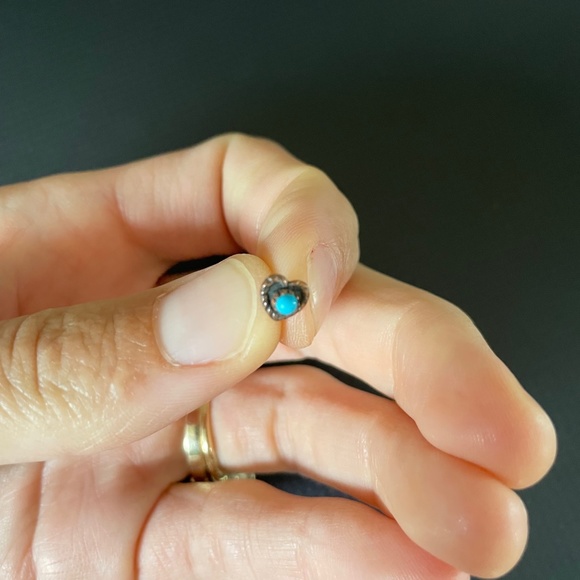 Vintage Jewelry - Vintage Heart Turquoise Body Earring